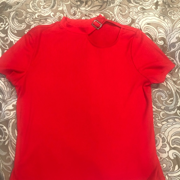 No Boundaries Red Ribbed Short Sleeve with Buckle Shirt Size L - Picture 2 of 3